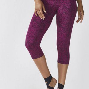 Fabletics Sebastian Seamless Capri Leggings size M